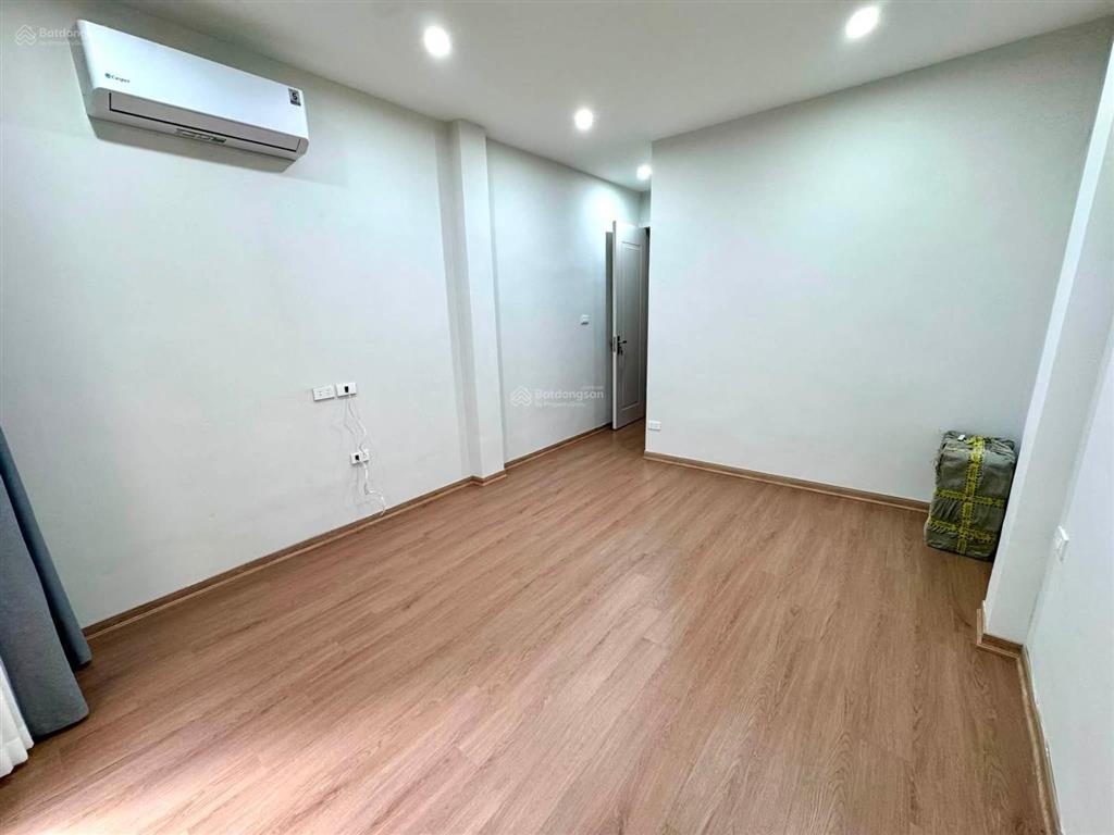Trung tâm đống đa  nhà 2 thoáng gần phố  7 tầng thang máy  nhà mới ở luôn