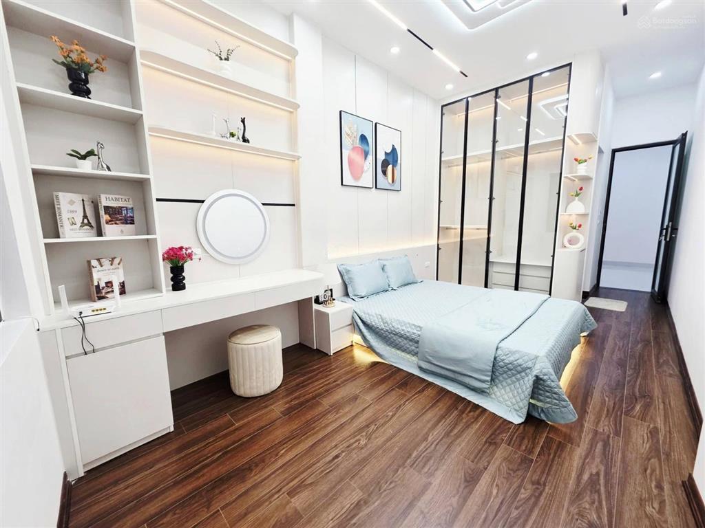Nhà đẹp quận đống đa, ngõ thông 2 thoáng  chủ nhà là kiến trúc sư  tặng full nội thất