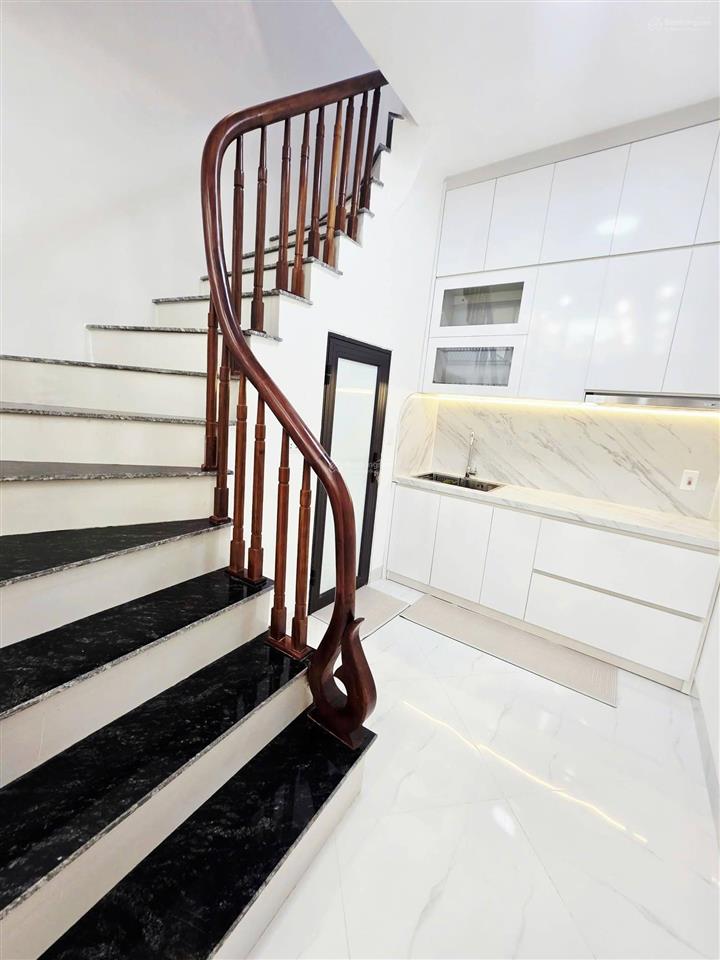 Nhà đẹp quận đống đa, ngõ thông 2 thoáng  chủ nhà là kiến trúc sư  tặng full nội thất