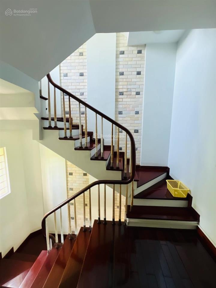 Ba đình  biệt thự sân vườn  2 thoáng  vỉa hè  view sân chơi  lô góc