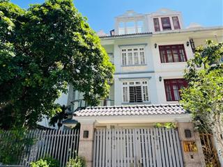 Ba đình  biệt thự sân vườn  2 thoáng  vỉa hè  view sân chơi  lô góc