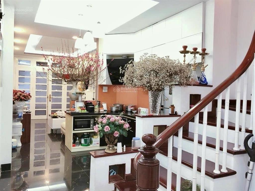 Trung tâm ba đình  50m ra phố  nhà lô góc, cực đẹp  tặng full nội thất  khu dân trí cao