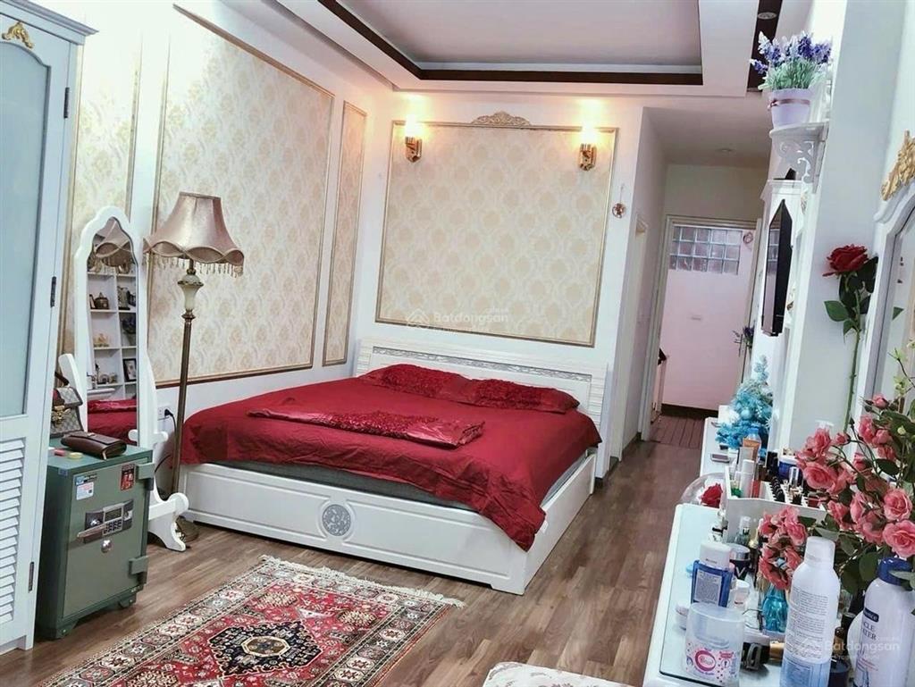 Trung tâm ba đình  50m ra phố  nhà lô góc, cực đẹp  tặng full nội thất  khu dân trí cao