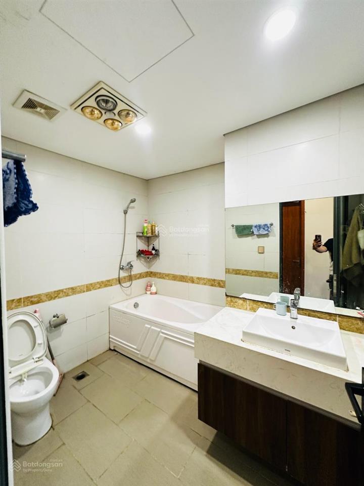 Mỹ đình  chủ nhà để lại toàn bộ nội thất như hình  full nội thất cao cấp