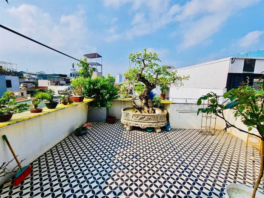 Khâm thiên  nhà đẹp  ô chờ thang máy  nội thất nhập khẩu xịn sò
