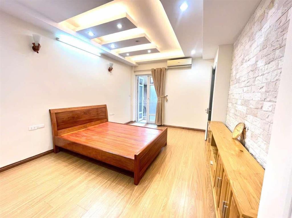 Cho thuê mặt phố văn cao 40m2 x 5 tầng 18tr kinh doanh các loại