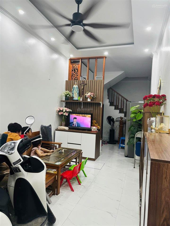 Bán nhà đẹp 4 tầng cách đại học tài nguyên môi trường 1,4km, ô tô đỗ cửa 8.5 tỷ