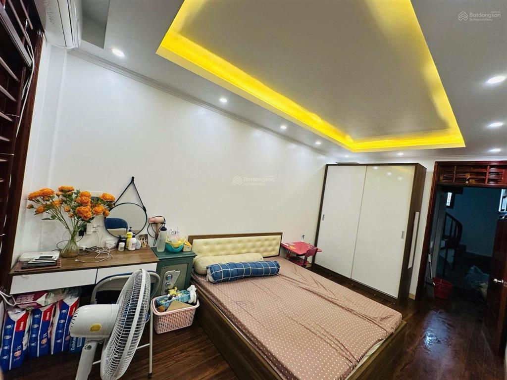 Bán nhà đẹp 4 tầng cách đại học tài nguyên môi trường 1,4km, ô tô đỗ cửa 8.5 tỷ