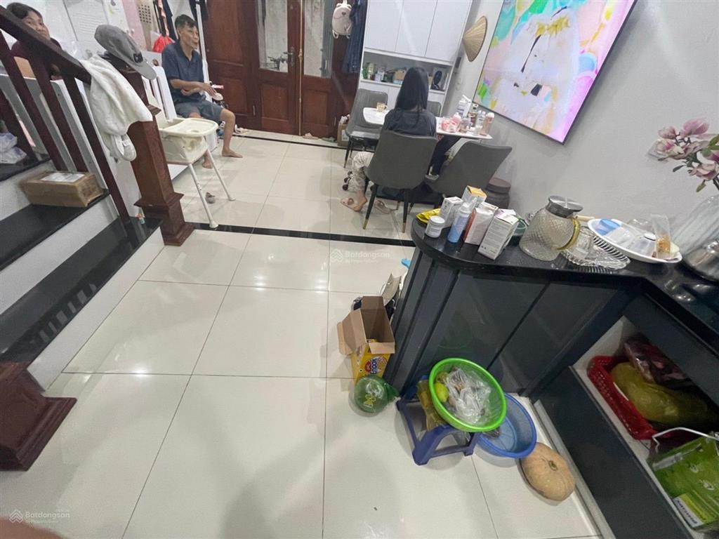 Bán nhà 5 tầng dân xây gần đại học thương mại cách 20m đường ô tô tránh 9,1 tỷ