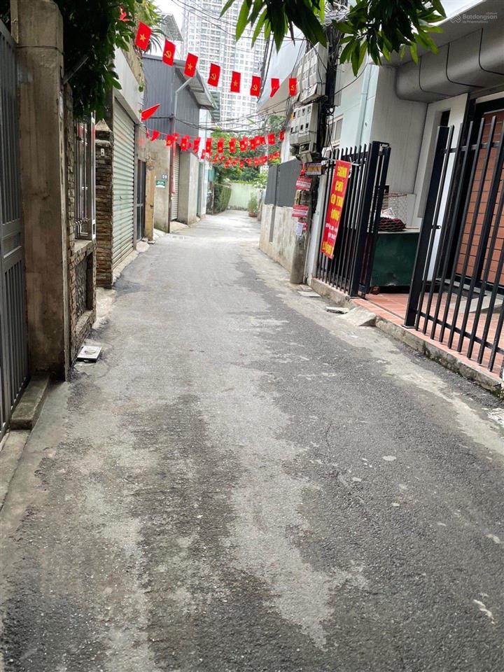 Bán nhà 5 tầng dân xây gần đại học thương mại cách 20m đường ô tô tránh 9,1 tỷ
