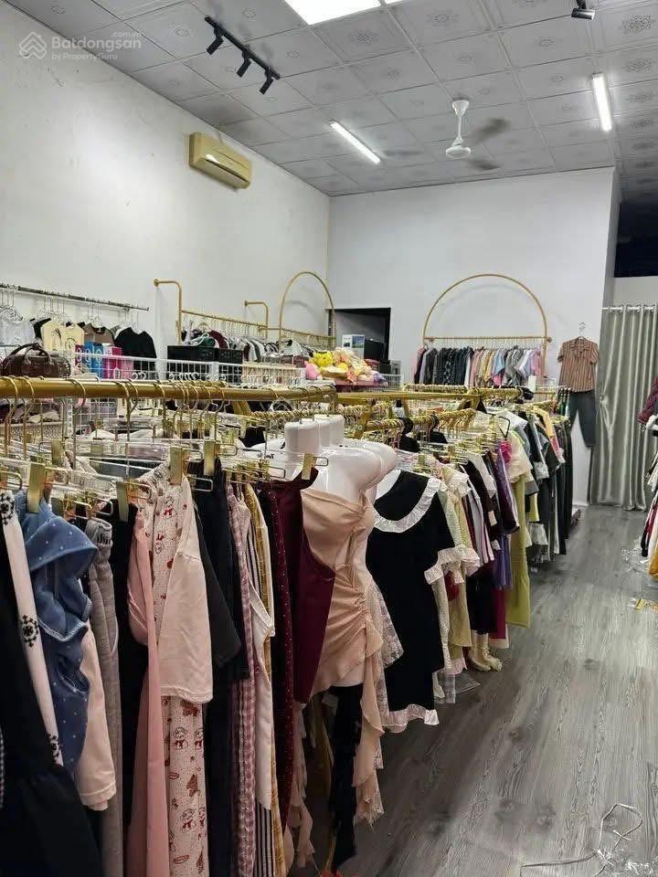 Hiếm rồi ạ. nhà việt hưng mặt kinh doanh ô tô tránh 35m2  ô tô tránh ngày đêm