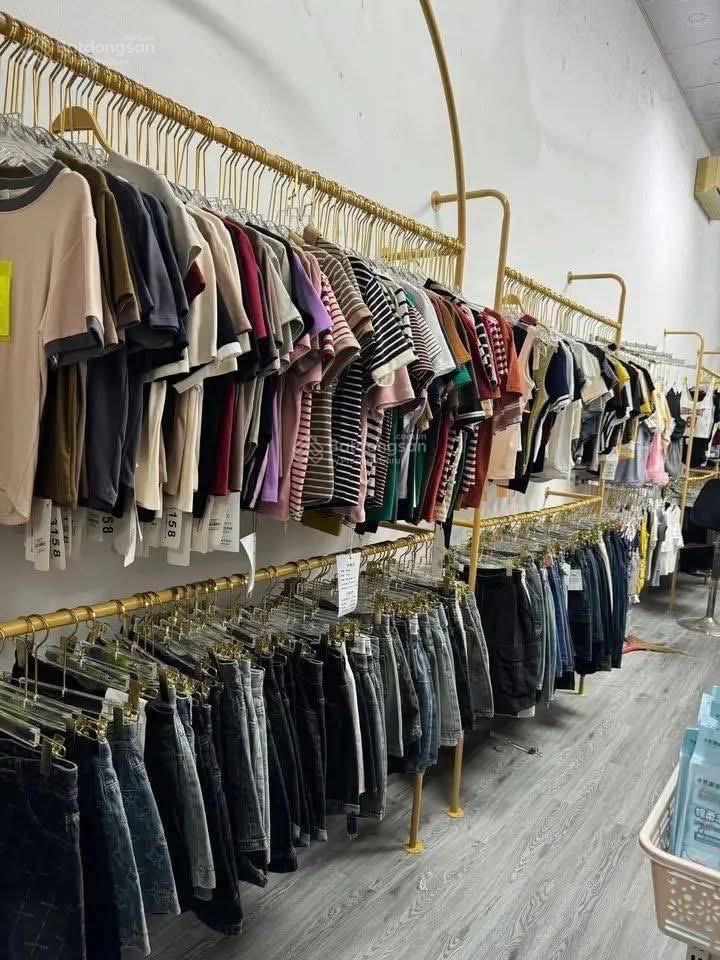 Hiếm rồi ạ. nhà việt hưng mặt kinh doanh ô tô tránh 35m2  ô tô tránh ngày đêm