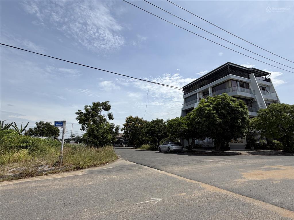 Bán 180m2  ngang 10m  đất biệt thự trần sâm  rẻ nhất