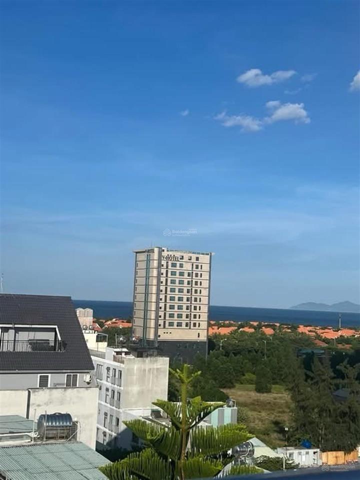 Toà căn hộ 8 tầng  đường 11m5 view biển mỹ khê  102m²  ngang 6m  33,x tỷ