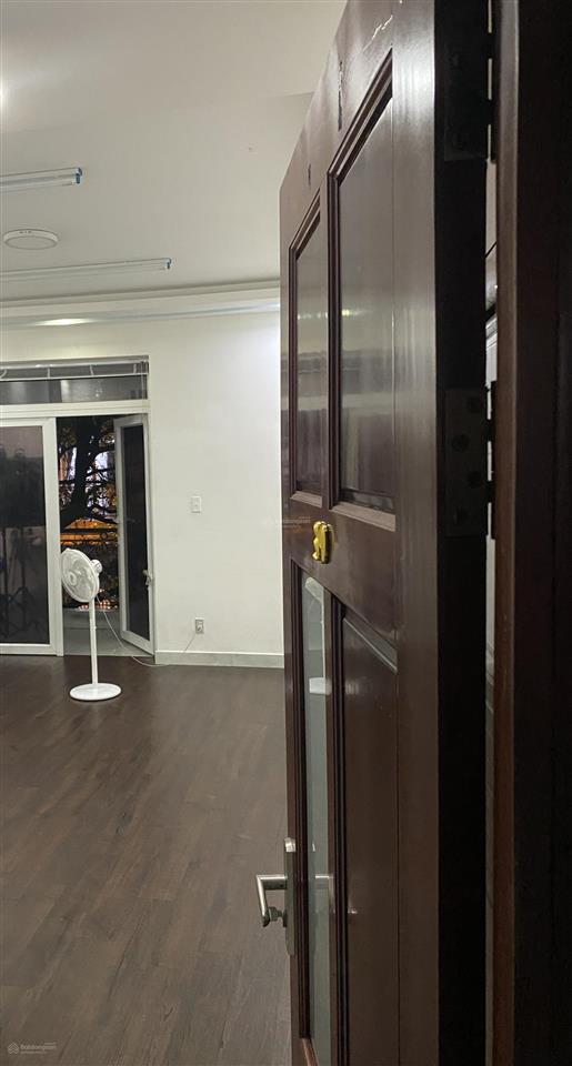Cho thuê nguyên sàng lầu 2 và 3 kdc cityland center hills