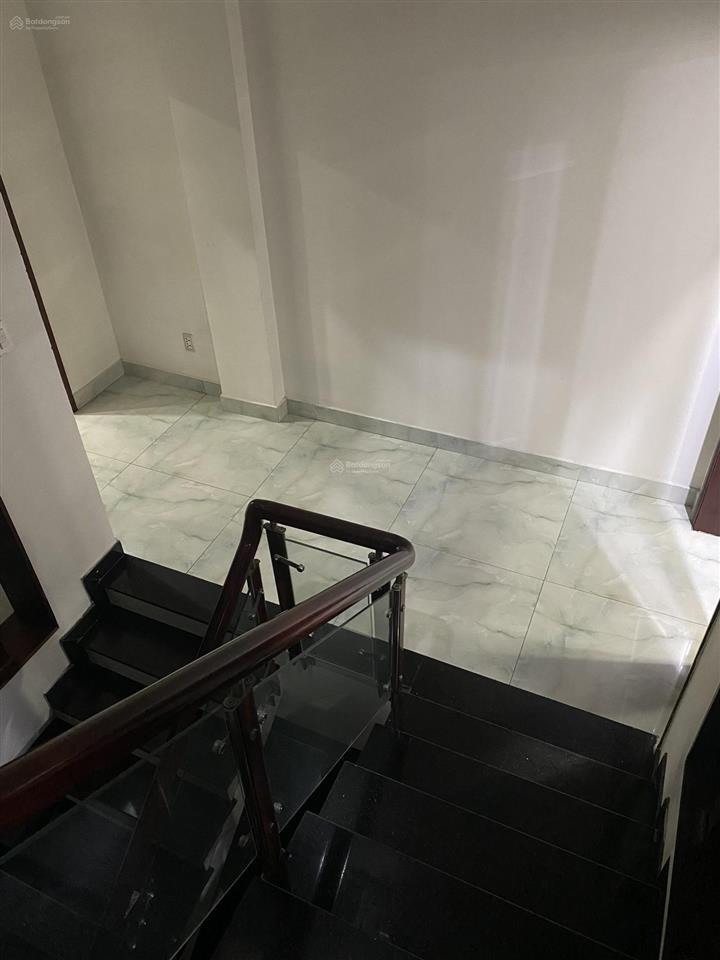 Cho thuê nguyên sàng lầu 2 và 3 kdc cityland center hills