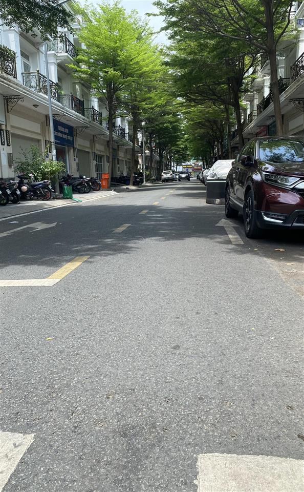 Cho thuê văn phòng nguyên sàn lầu 3 khu cityland center hills
