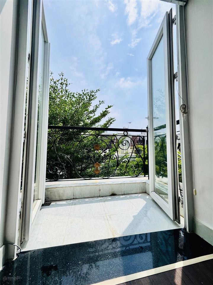 Cho thuê văn phòng nguyên sàn lầu 3 khu cityland center hills