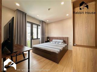Q10 studio ban công riêng, full kính đón nắng