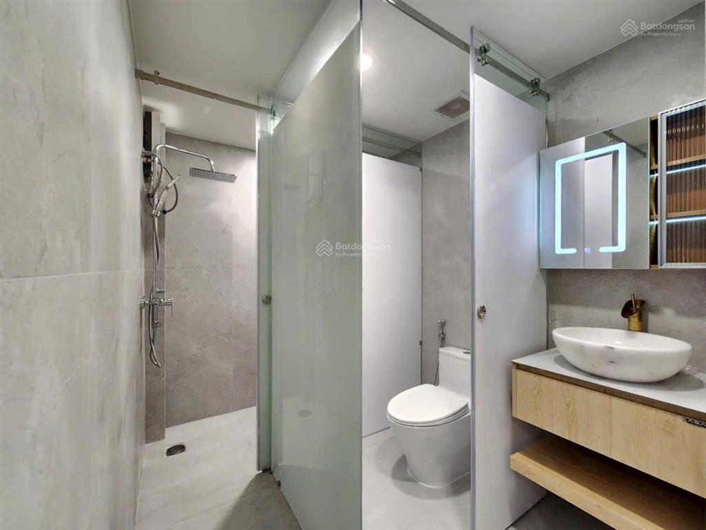 Style nhật bản giữa lòng q10  ban công riêng, full nội thất