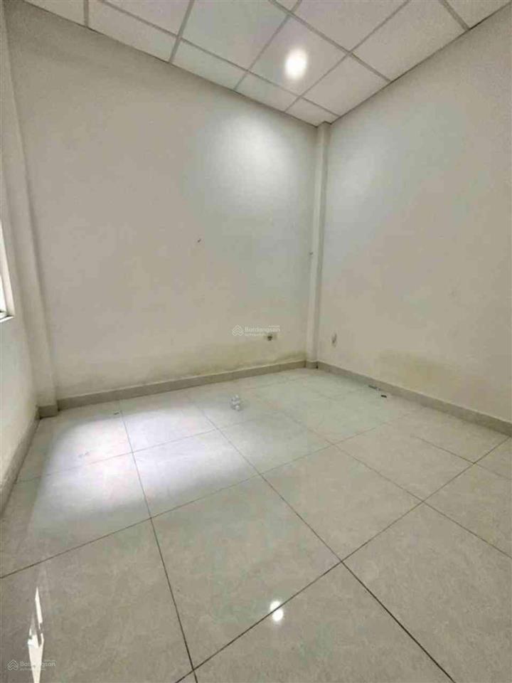 Bán nhà hẻm lê hồng phong quận 10 gần vòng xoay lý thái tổ 4,x tỷ.