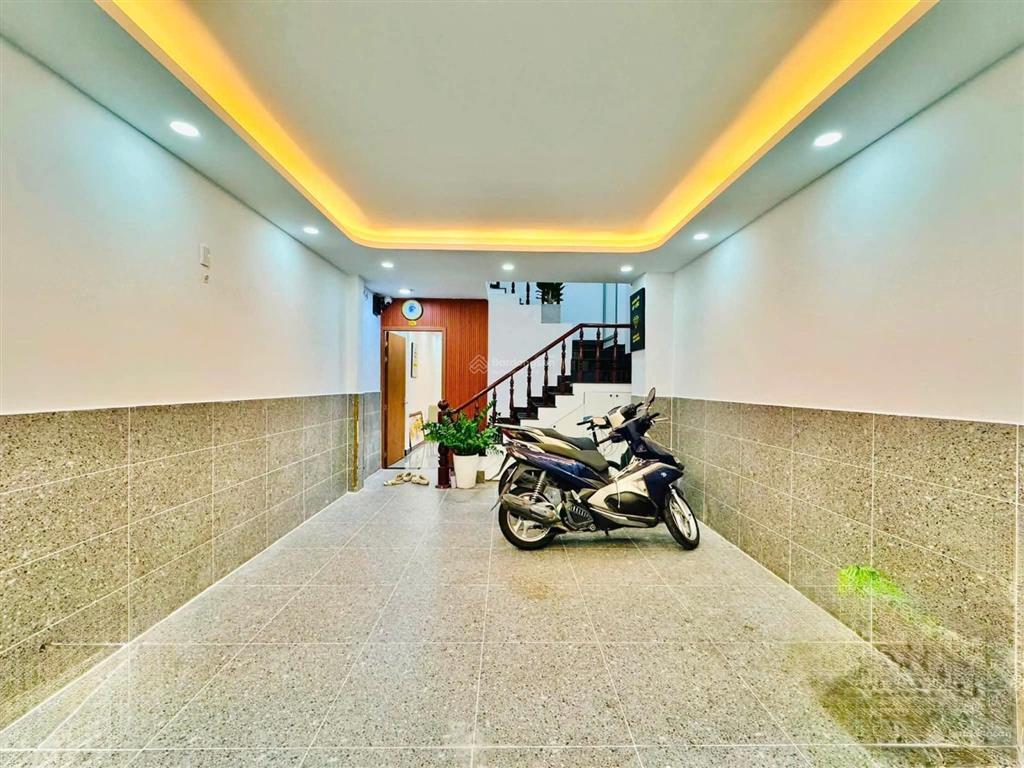 Nhà đang khai thác chdv gần galaxy kinh dương vương, 5 tầng btct 9pn 9wc, dòng tiền sẵn 50 tr /th