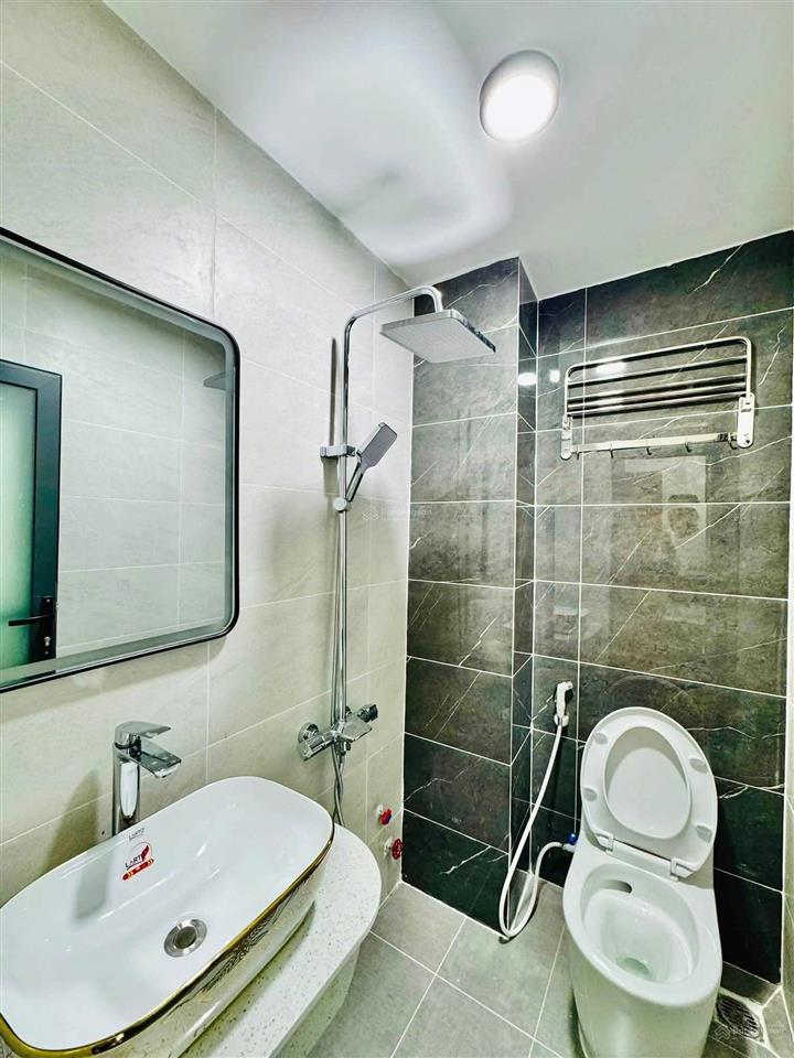 Nhà đang khai thác chdv gần galaxy kinh dương vương, 5 tầng btct 9pn 9wc, dòng tiền sẵn 50 tr /th
