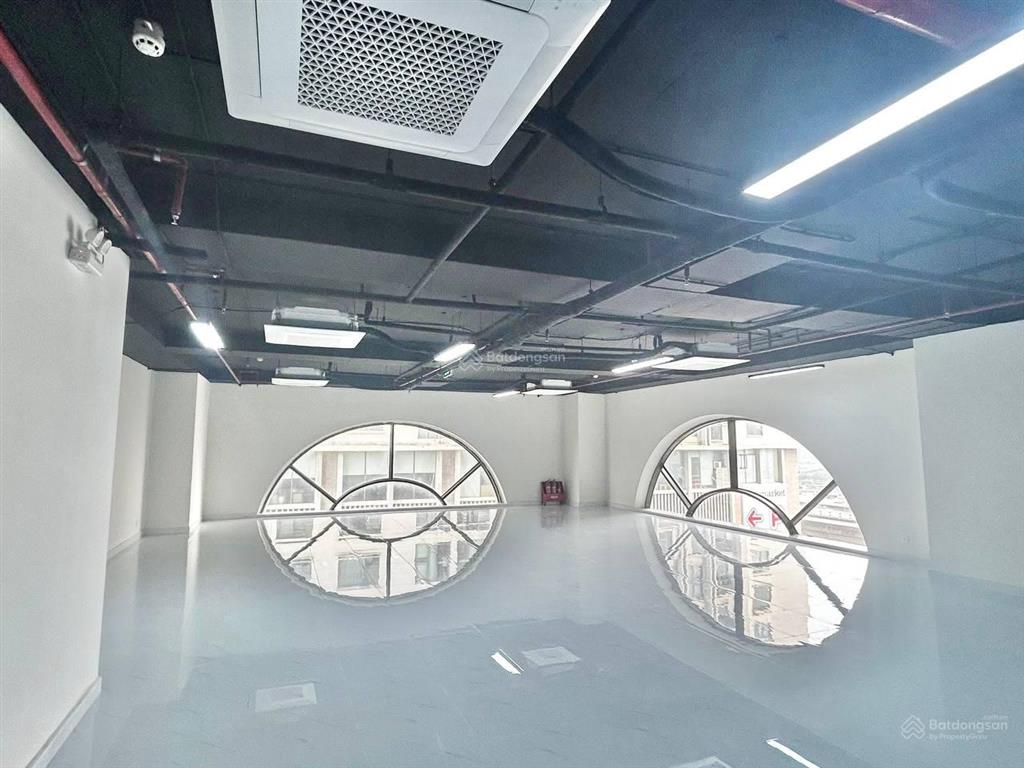 Cho thuê văn phòng thuộc tầng 4 khối đế tòa housinco premium 288 nguyễn xiển  hà nội