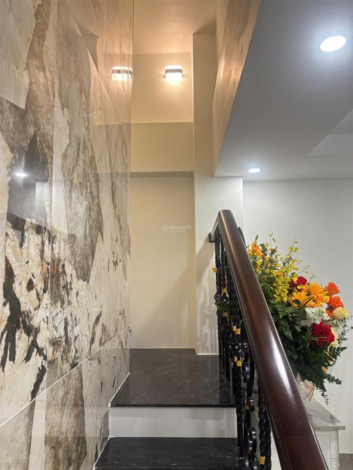 Cho thuê nhà mới 100%  thang máy  ô tô tận cửa  phù hợp văn phòng, spa, studio