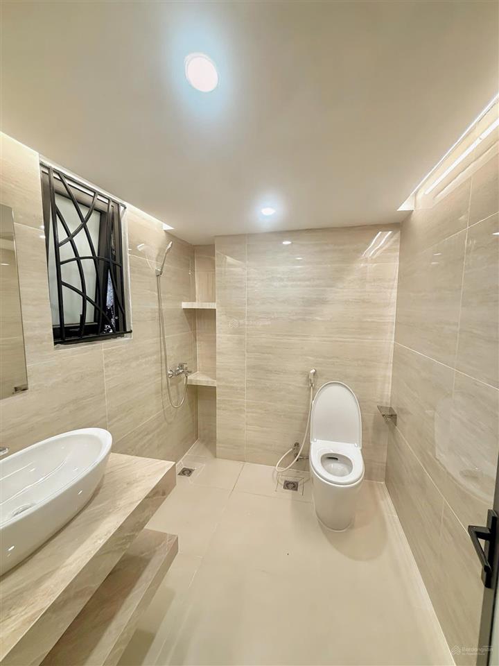 Cho thuê nhà mới 100%  thang máy  ô tô tận cửa  phù hợp văn phòng, spa, studio