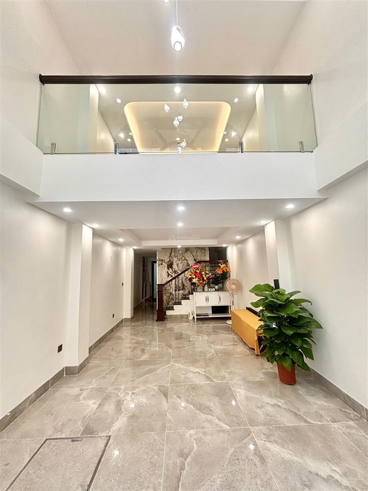 Cho thuê nhà mới 100%  thang máy  ô tô tận cửa  phù hợp văn phòng, spa, studio