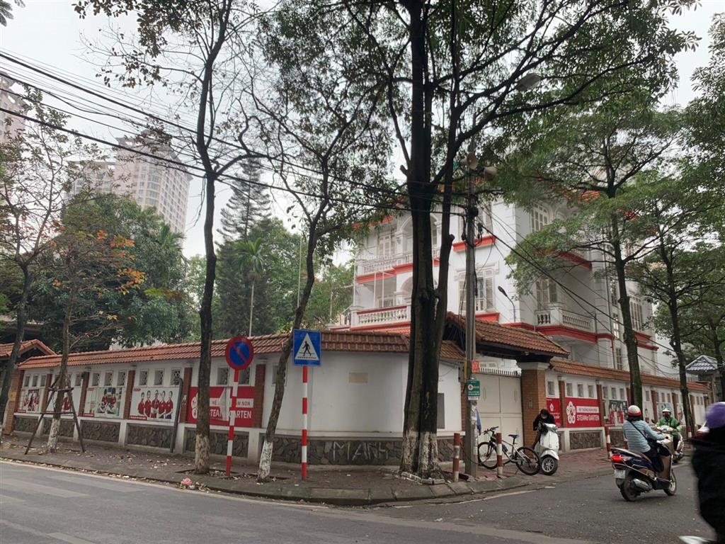 Cho thuê nhà phố trần hưng đạo, 350m2, xây 150m2 3 tầng, biệt thự cực đẹp