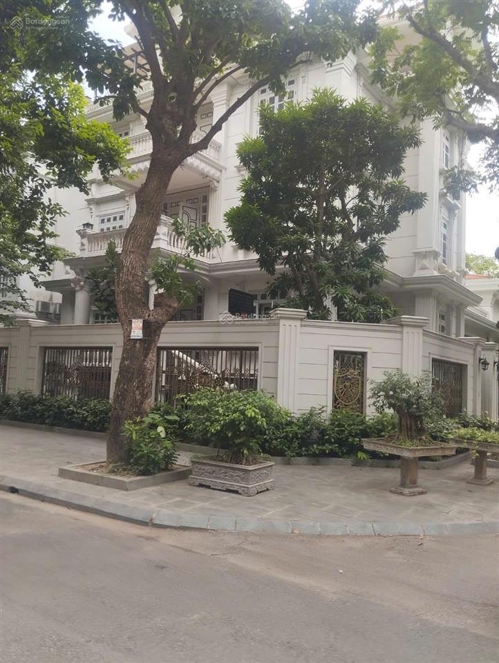 Cho thuê nguyên căn biệt thự kđt bán đảo linh đàm, 600m,4 tầng,mt30m, lô góc, mặt đường lớn.