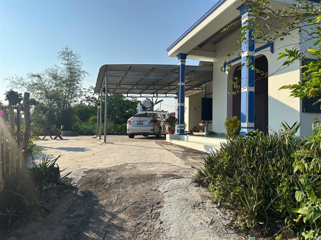 Bán đất tặng nhà đẹp. gần biển, gần sông
