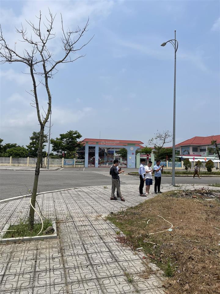 Lô đất nằm trên mặt tiền đường 24m mà có 2ty/lô