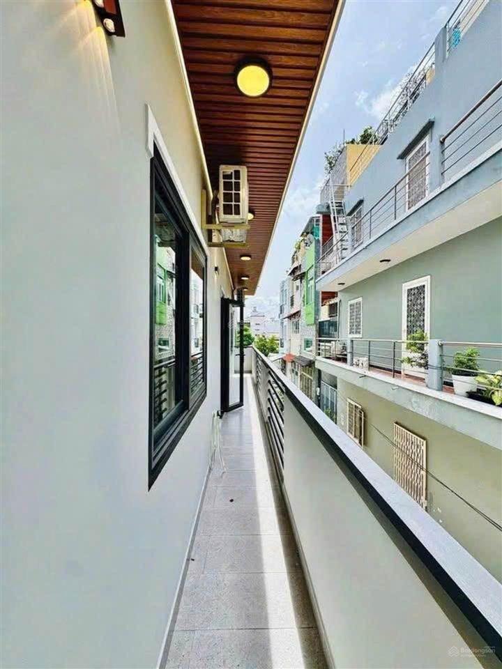 Phan văn trị  căn góc kinh doanh  hẻm trước nhà 8m  3 tầng btct  32m2  7.88 tỷ