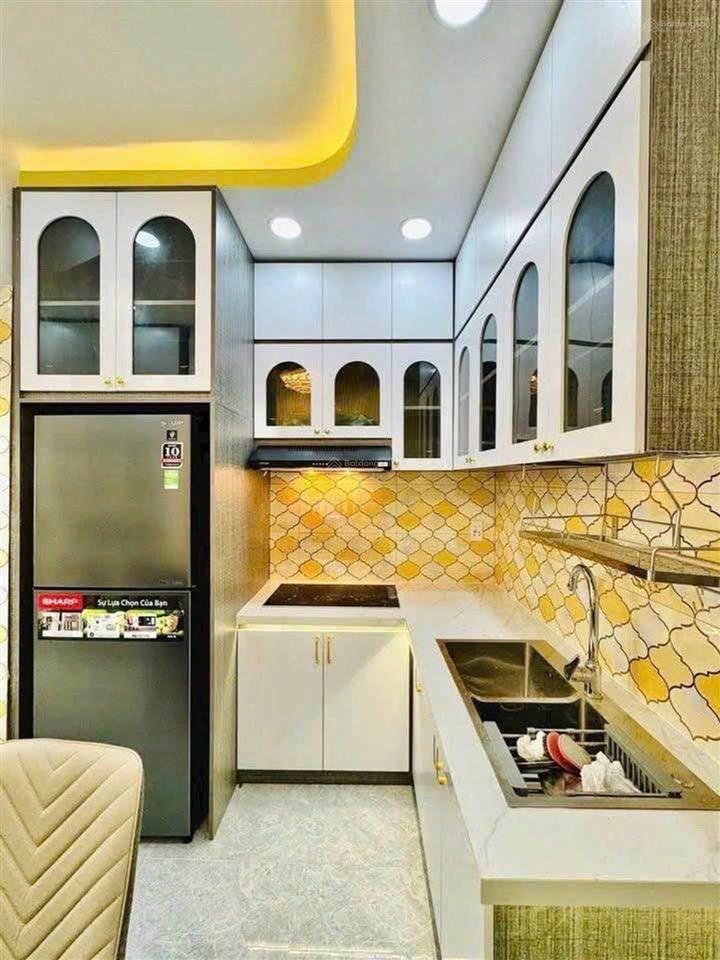 Phan văn trị  căn góc kinh doanh  hẻm trước nhà 8m  3 tầng btct  32m2  7.88 tỷ