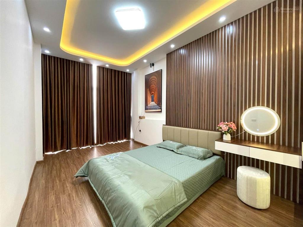 Cc bán nhà đống đa 42m 4 tầng mt 3.8 giá 7.85 tỷ. nội thất đẹp ngõ thông gần trườg chợ, bv, hồ...