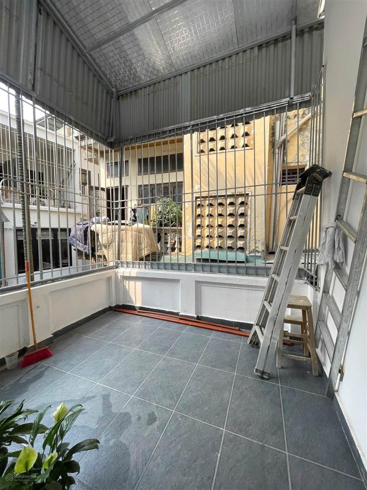 Cc bán nhà đống đa 42m 4 tầng mt 3.8 giá 7.85 tỷ. nội thất đẹp ngõ thông gần trườg chợ, bv, hồ...