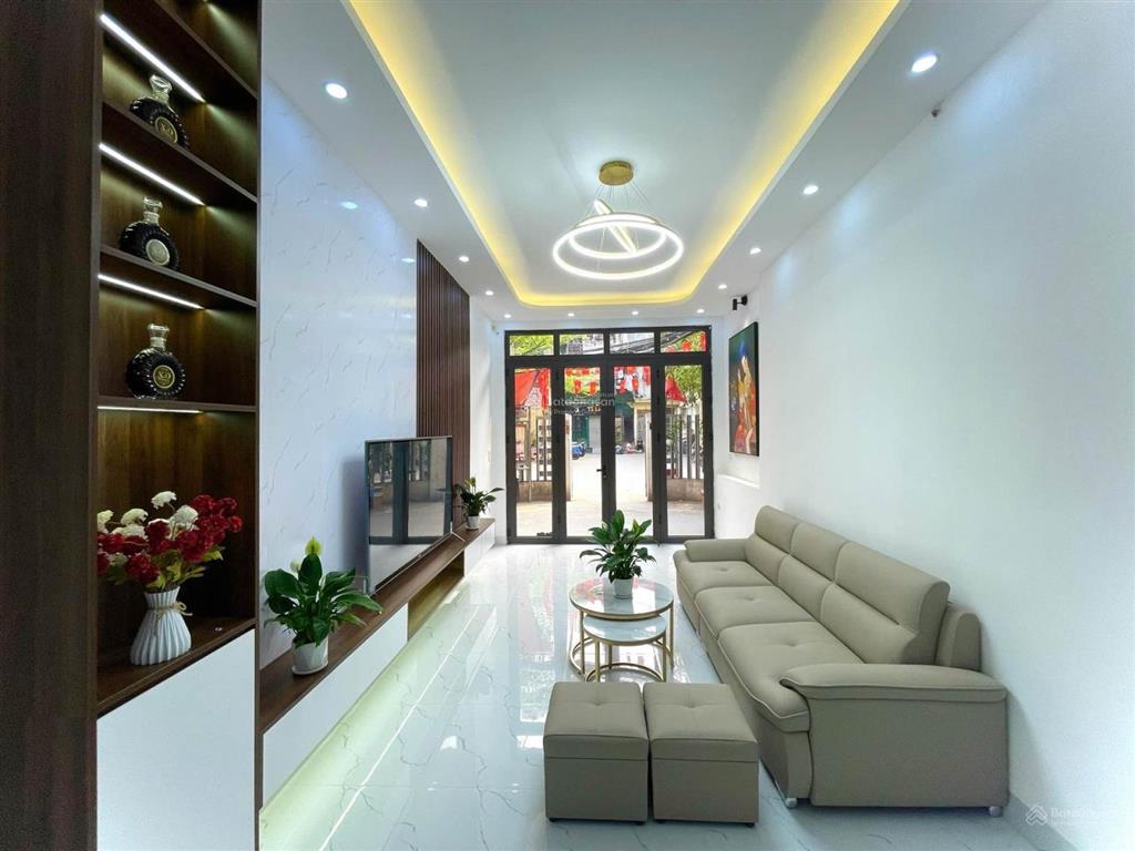 Cc bán nhà đống đa 42m 4 tầng mt 3.8 giá 7.85 tỷ. nội thất đẹp ngõ thông gần trườg chợ, bv, hồ...