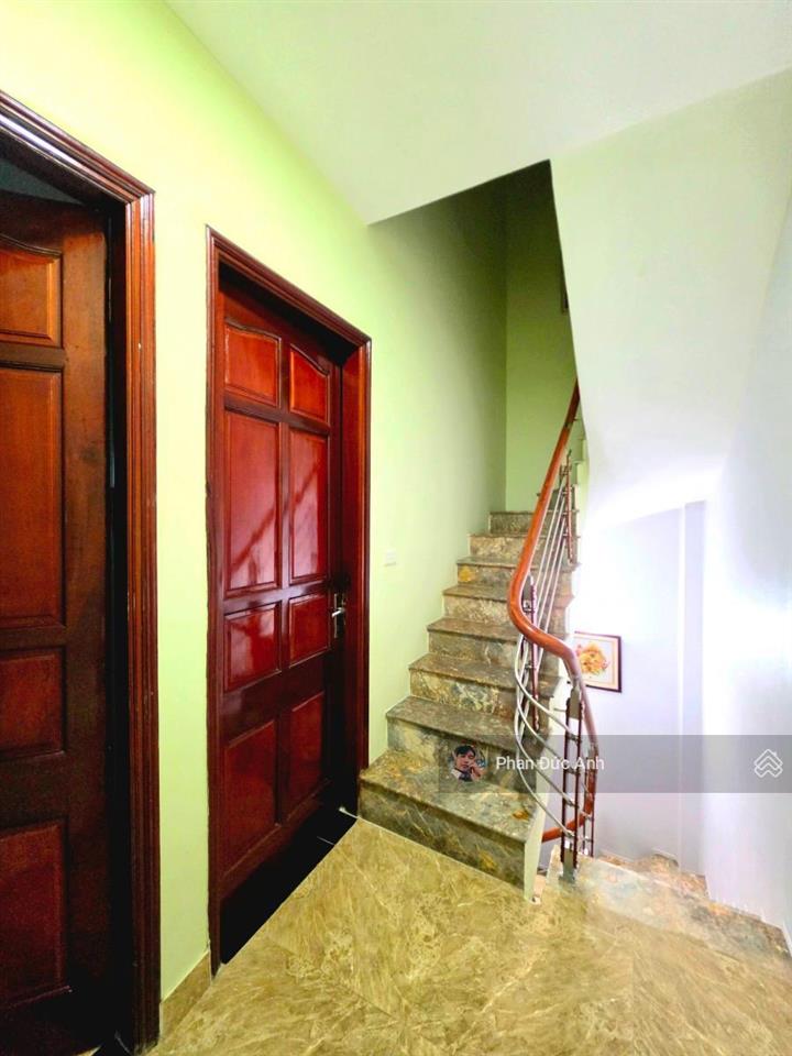 Bán nhà thịnh quang  50m t2  oto đỗ cửa  ngõ thông  vừa ở vừa kinh doanh lô góc 2 mặt tiền