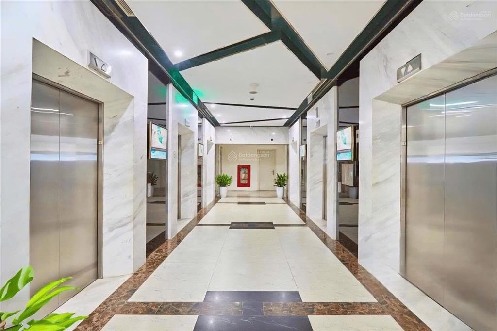 Cho thuê 250m2 sàn vp hạng b toà nhà diamond flower tower, giá hợp lý, sẵn bàn giao
