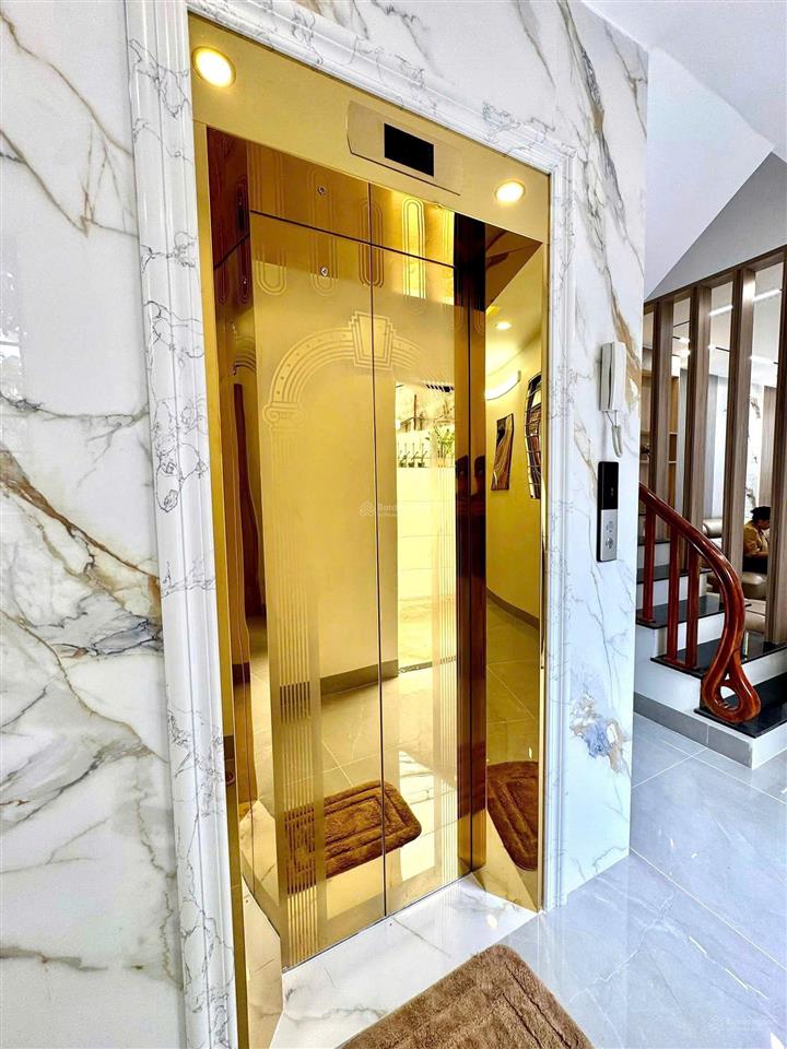 Gia đình đông người đừng bỏ lỡ  nhà đẹp nguyễn trãi giáp royal city  7 tầng thang máy  về ở ngay