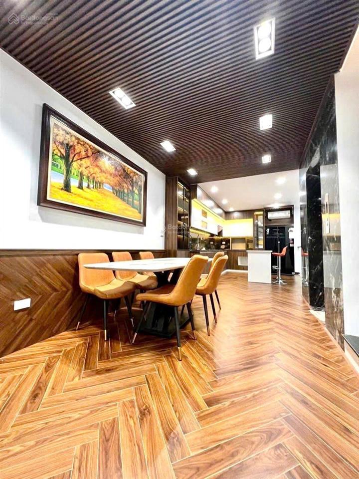 Gia đình đông người đừng bỏ lỡ  nhà đẹp nguyễn trãi giáp royal city  7 tầng thang máy  về ở ngay