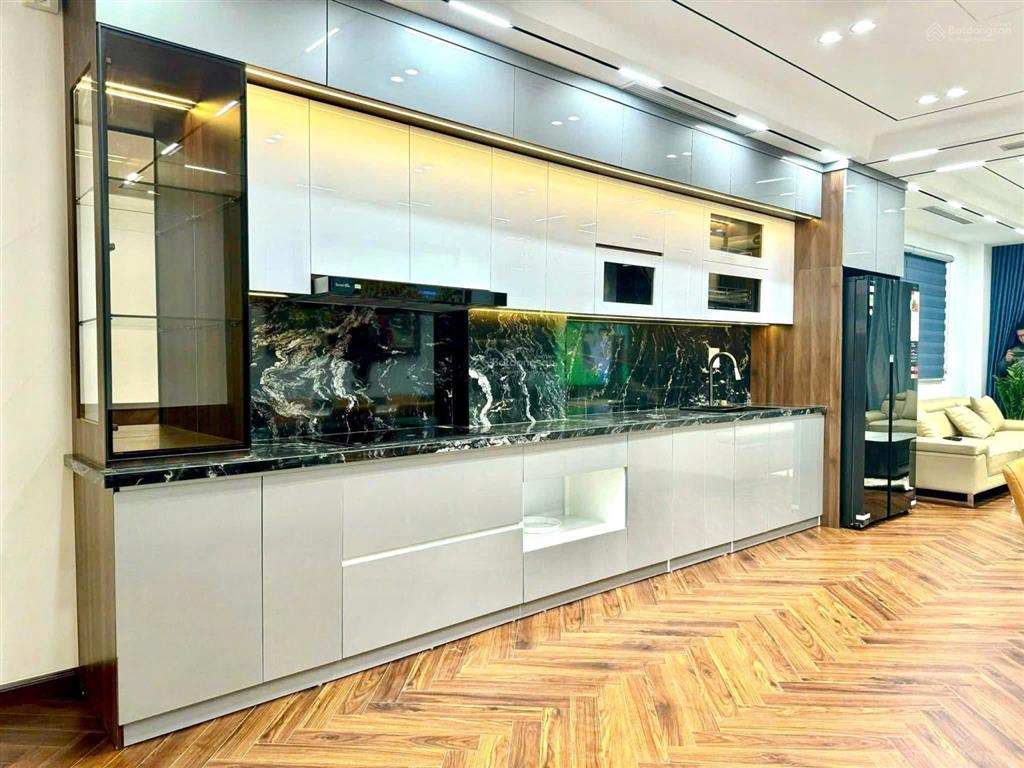 Gia đình đông người đừng bỏ lỡ  nhà đẹp nguyễn trãi giáp royal city  7 tầng thang máy  về ở ngay