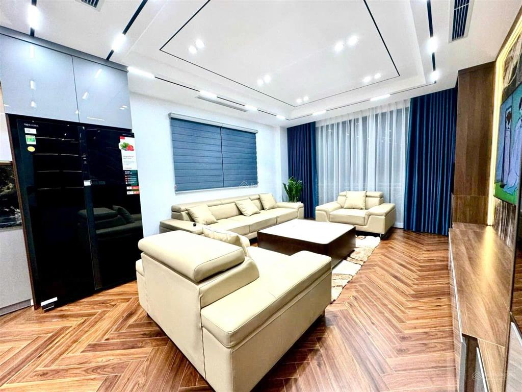 Gia đình đông người đừng bỏ lỡ  nhà đẹp nguyễn trãi giáp royal city  7 tầng thang máy  về ở ngay