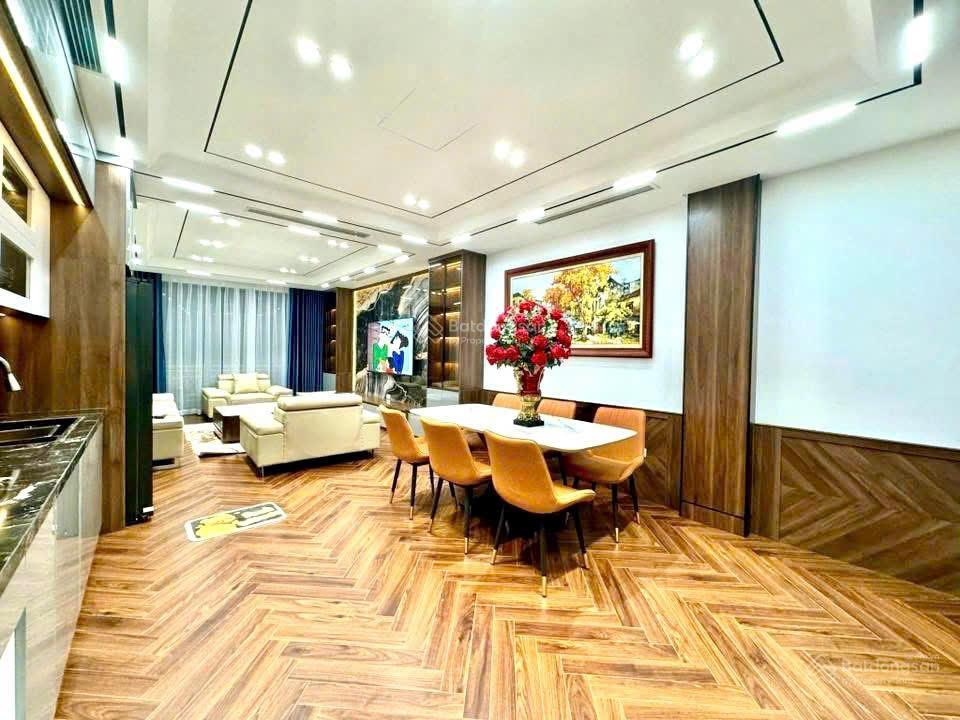 Gia đình đông người đừng bỏ lỡ  nhà đẹp nguyễn trãi giáp royal city  7 tầng thang máy  về ở ngay