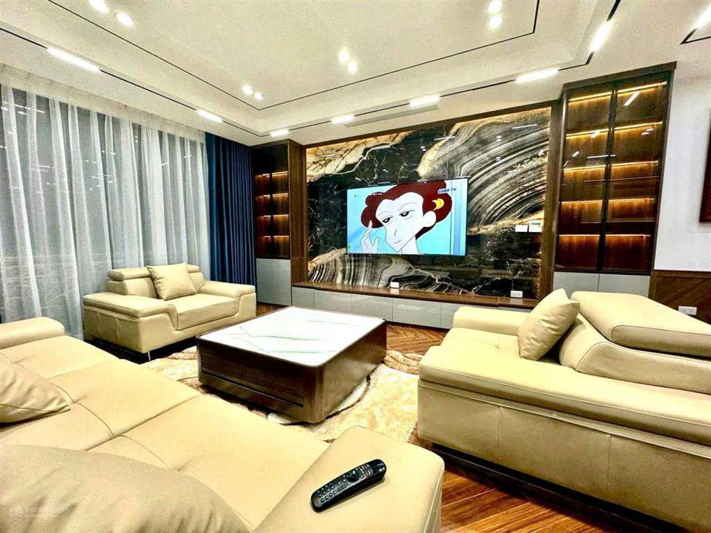 Gia đình đông người đừng bỏ lỡ  nhà đẹp nguyễn trãi giáp royal city  7 tầng thang máy  về ở ngay