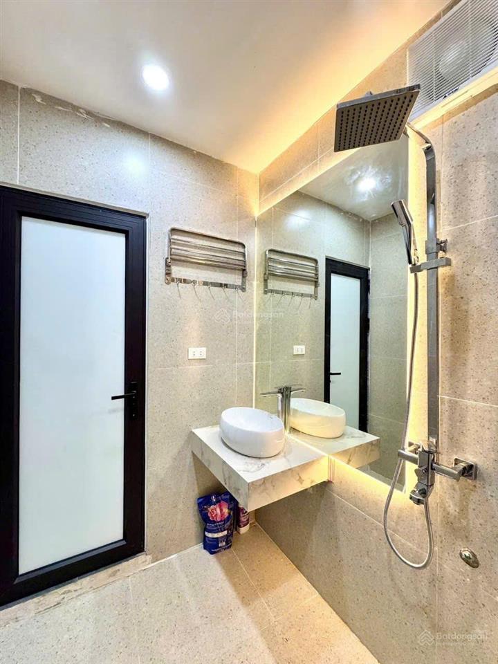 Nhà mới nguyễn trãi giáp royal city  7 tầng thang máy  nhiều phòng ngủ  ngõ nông gần phố