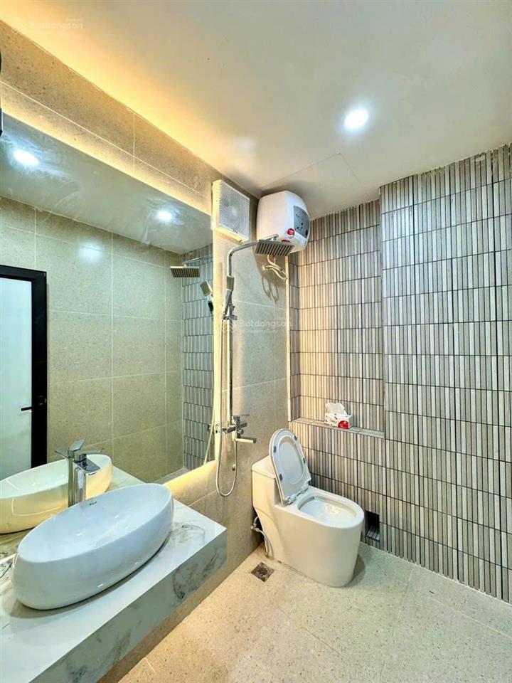 Nhà mới nguyễn trãi giáp royal city  7 tầng thang máy  nhiều phòng ngủ  ngõ nông gần phố
